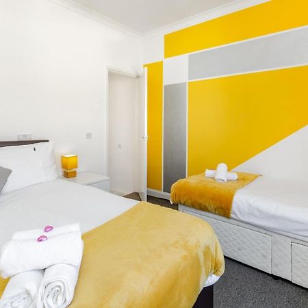Cosy Anfield Guesthouse - Free Parking リヴァプール エクステリア 写真