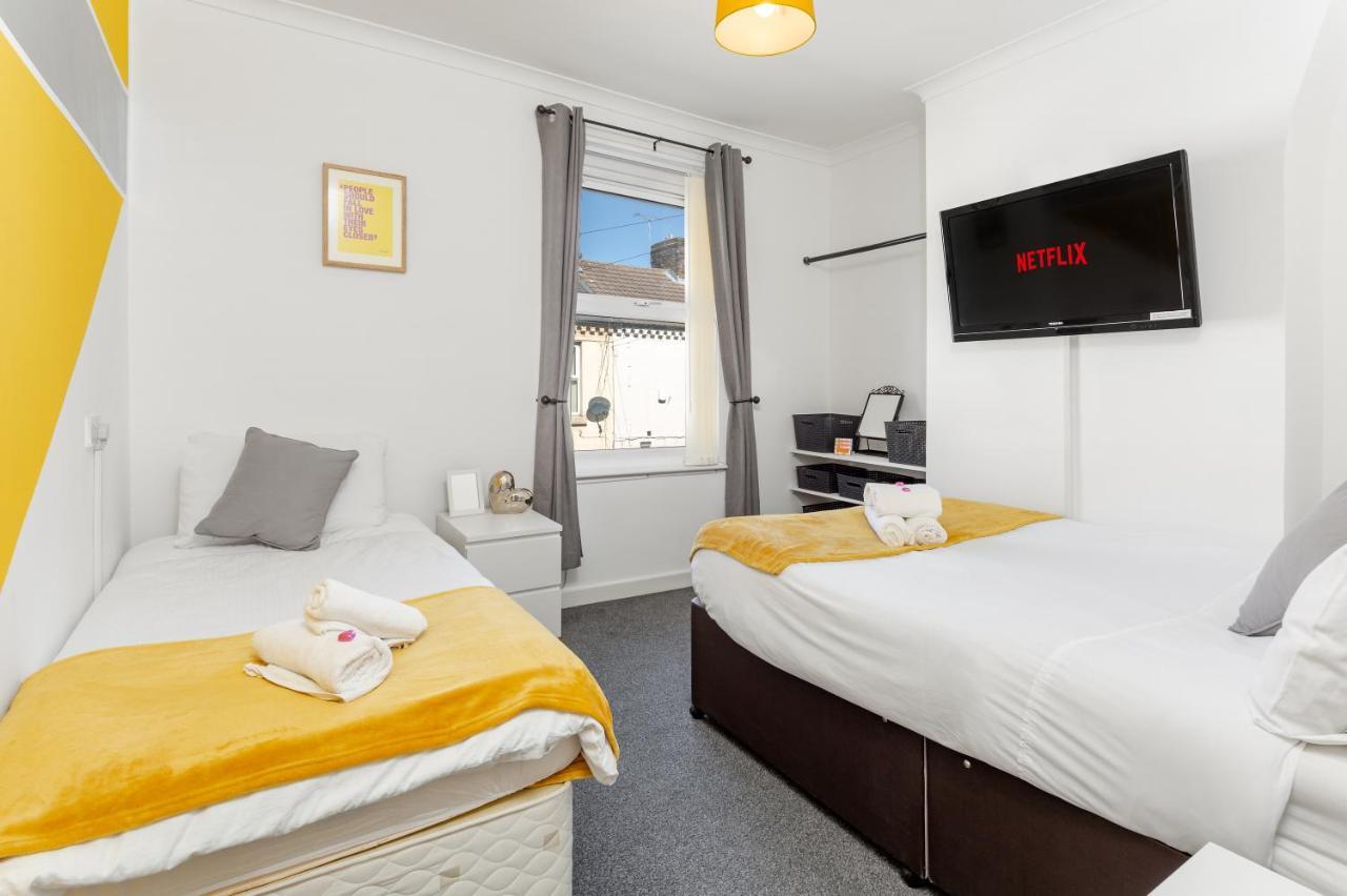 Cosy Anfield Guesthouse - Free Parking リヴァプール エクステリア 写真