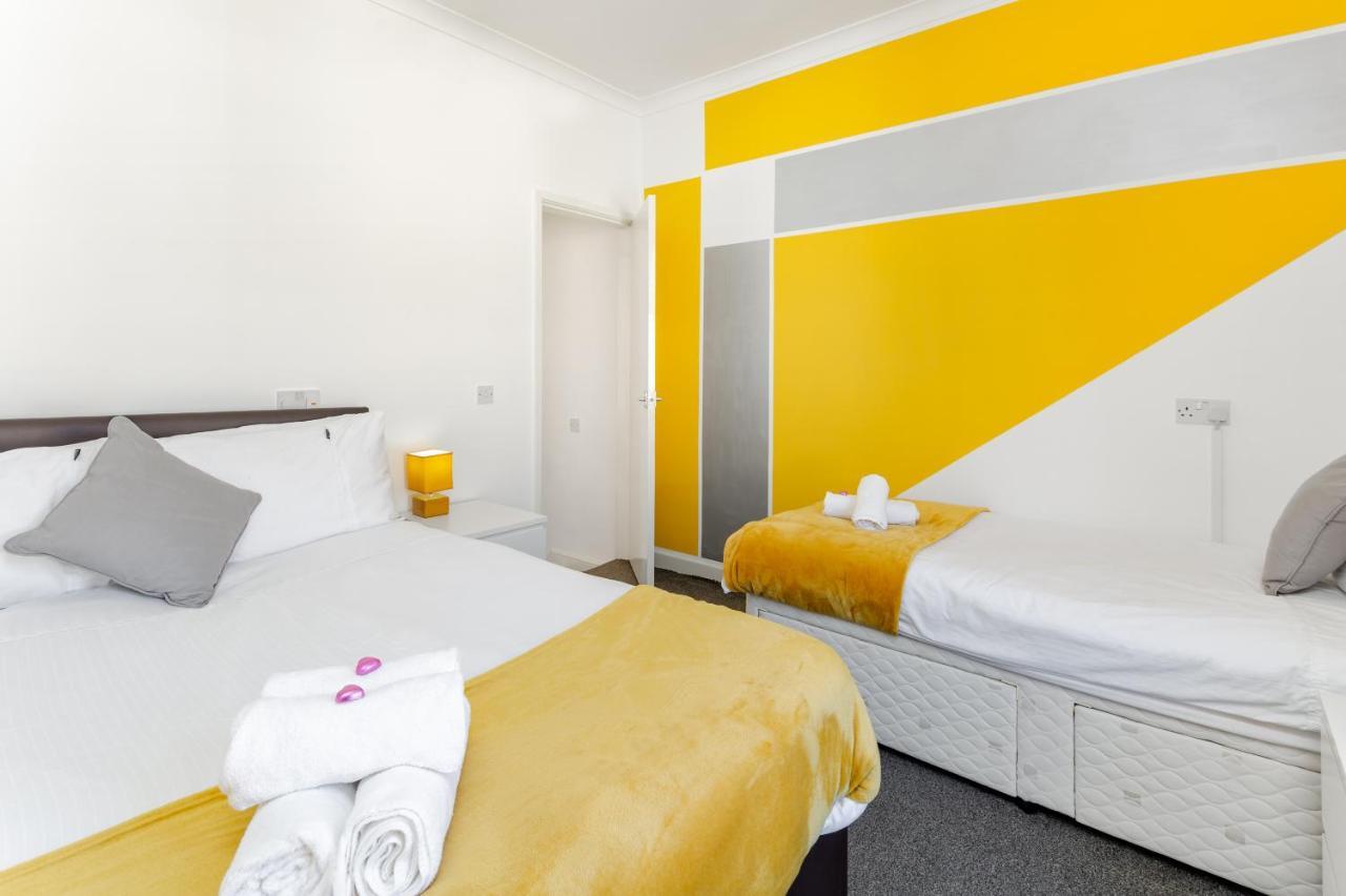 Cosy Anfield Guesthouse - Free Parking リヴァプール エクステリア 写真