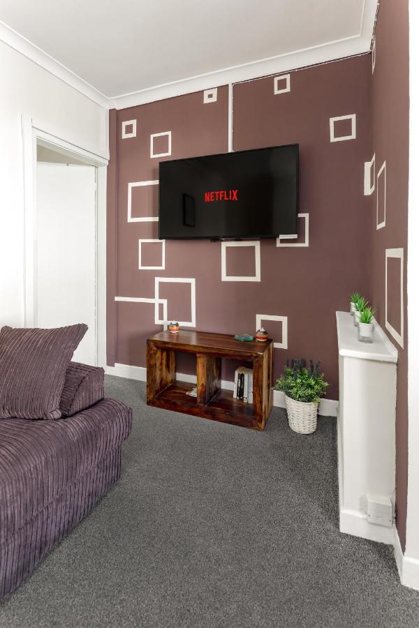 Cosy Anfield Guesthouse - Free Parking リヴァプール エクステリア 写真