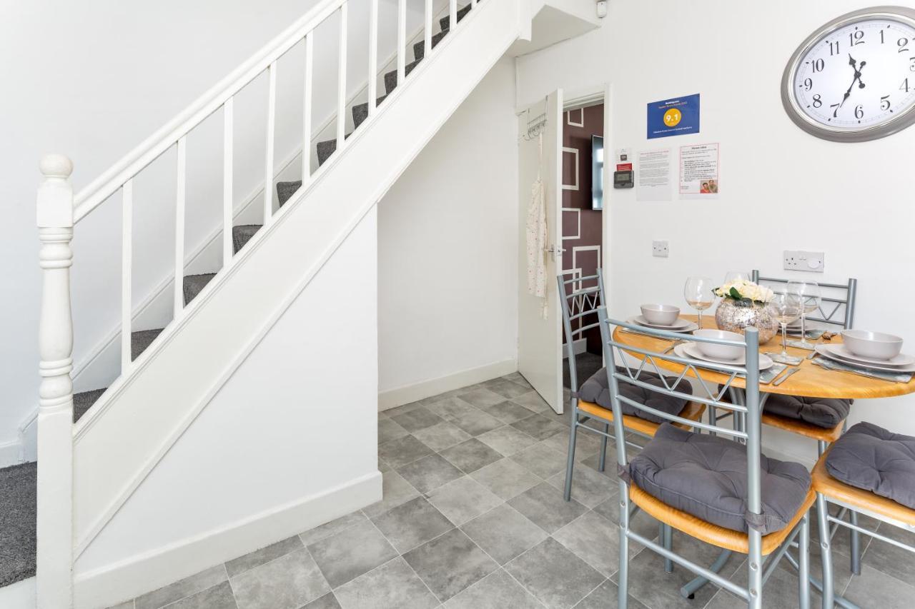 Cosy Anfield Guesthouse - Free Parking リヴァプール エクステリア 写真