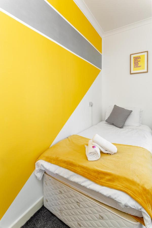Cosy Anfield Guesthouse - Free Parking リヴァプール エクステリア 写真