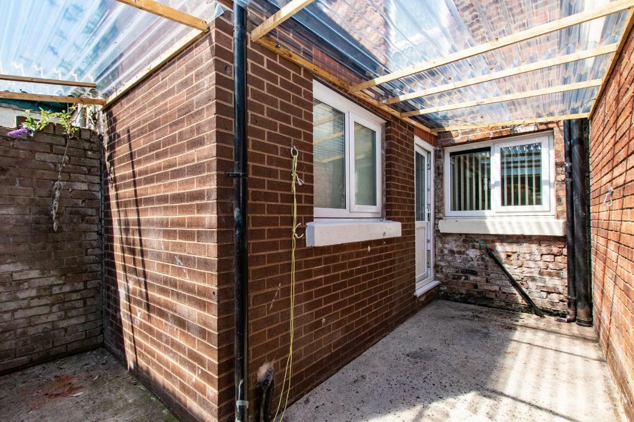 Cosy Anfield Guesthouse - Free Parking リヴァプール エクステリア 写真